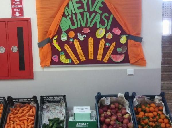Okulumuzda Meyve Standı Oluşturuldu